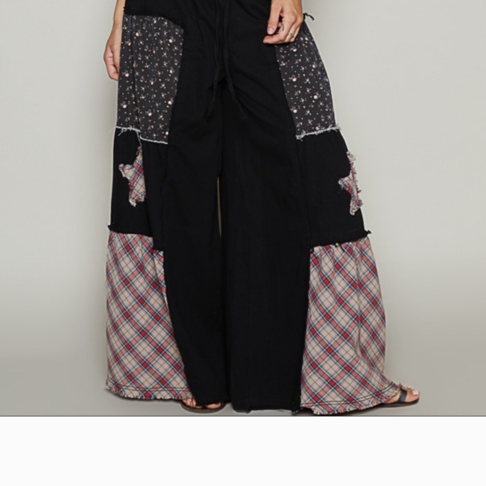 POL Black and Multicolor Wide-Leg Pants